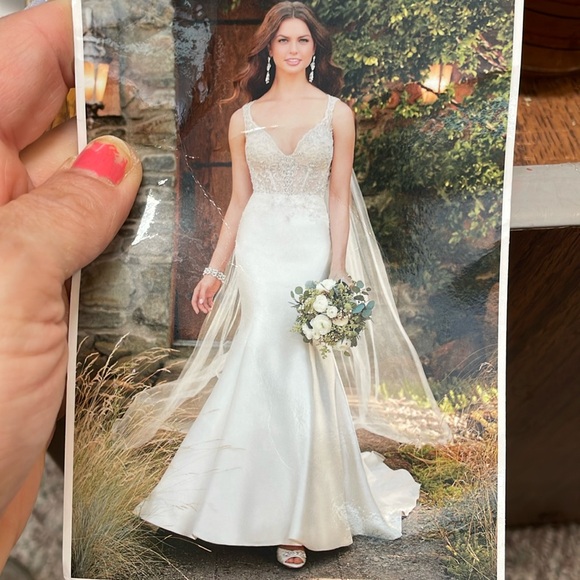 New essence of Australia beaded top with tiny buttons up entire back bridal gown - Picture 2 of 13